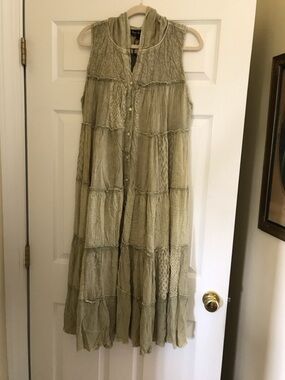 YOUNG THREADS NWT Dress Hooded Olive Tiered Embroidered Size Large No drawstring